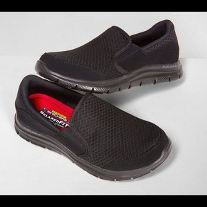 Skechers Work slip resistant shoes, never worn 8W